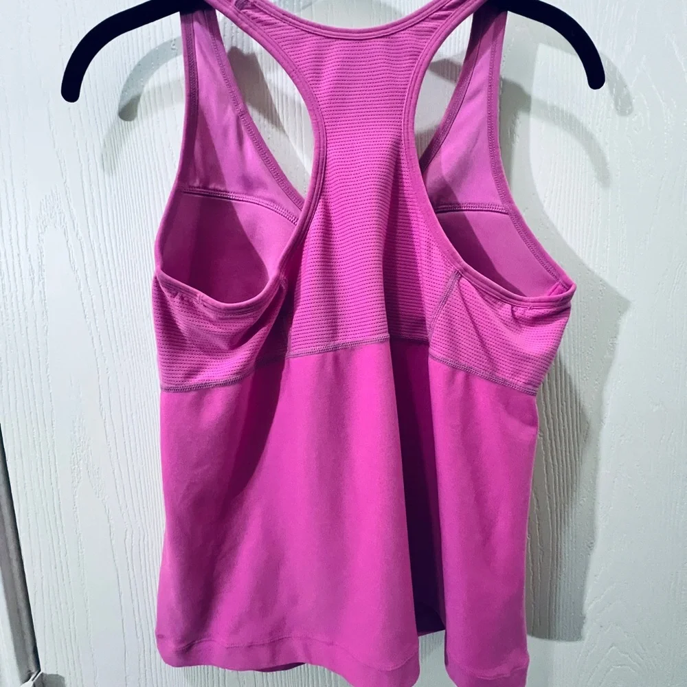 Bundle Pink Nike Dri-Fit- Under Armour White and Blue heat Hear‎ Athletic top